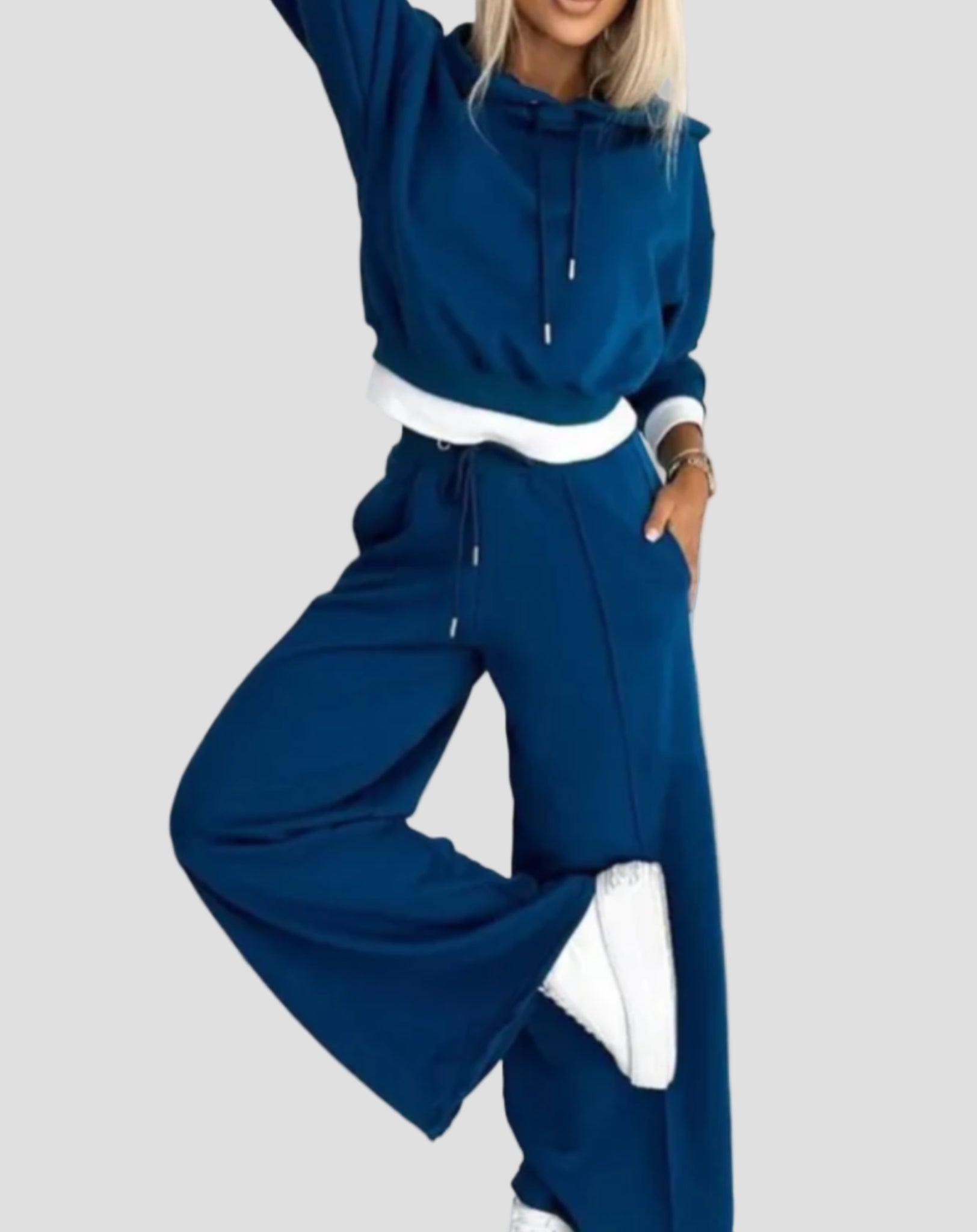 Women's Oversized Tracksuit Set - Cropped Hoodie and Wide-Leg Trousers